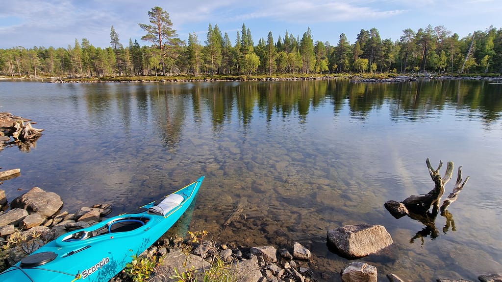 Rentoja melontaretkiä ja retkeilykursseja. melontaretki kuvituskuva.