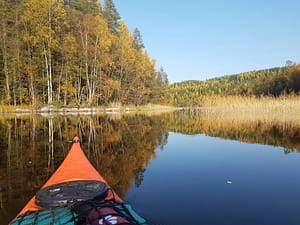Rentoja melontaretkiä ja retkeilykursseja kuvituskuva. kuvituskuva.